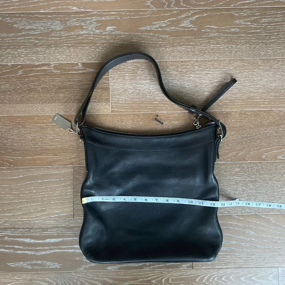 Coach Classic Leather Tote | Black - Picture 4 of 7